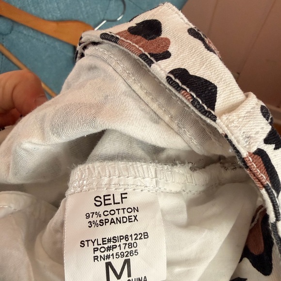 Lil Bees Bohemian White Leopard Print Flare bell bottom Jeans Sz medium - Picture 6 of 6